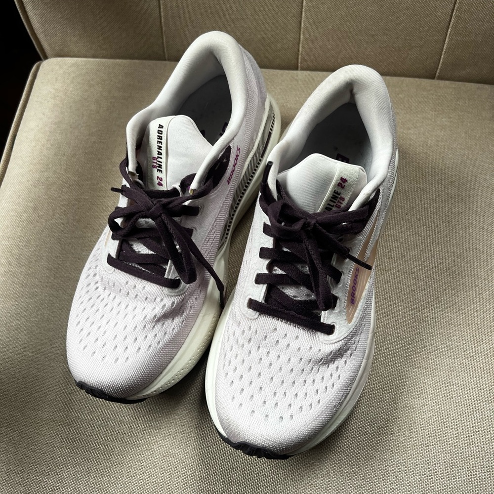 Brooks Women's Running Shoes - Light Pink and Purple